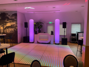 Kleine DJ Booth met verlichte led dansvloer (20 m2)